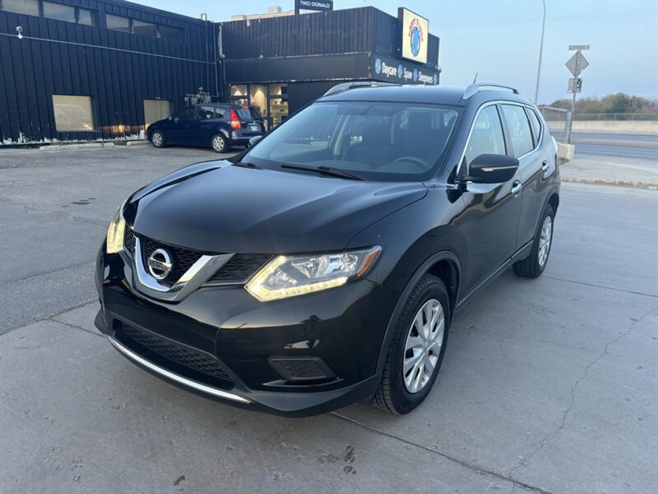 Used 2014 Nissan Rogue SV for sale in Winnipeg, MB