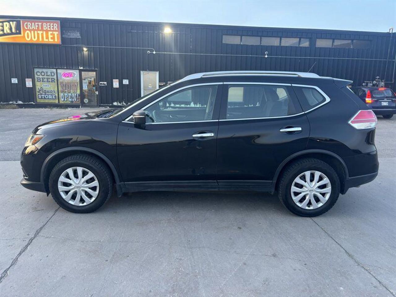 Used 2014 Nissan Rogue SV for sale in Winnipeg, MB