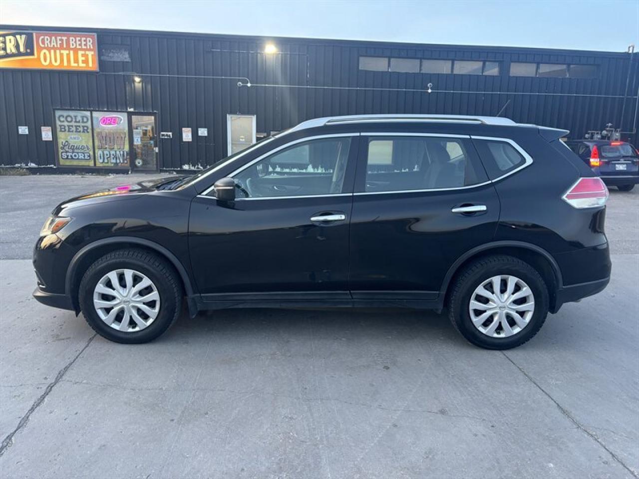 Used 2014 Nissan Rogue SV for sale in Winnipeg, MB
