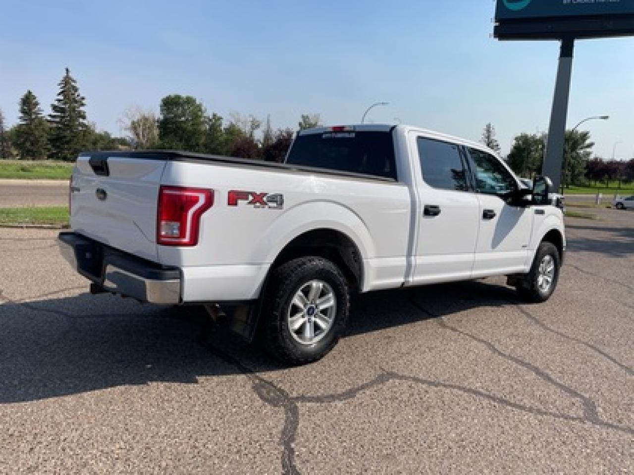 2016 Ford F-150 4WD SuperCrew XLT, LOWM KM, VERY CLEAN! #229 Photo2