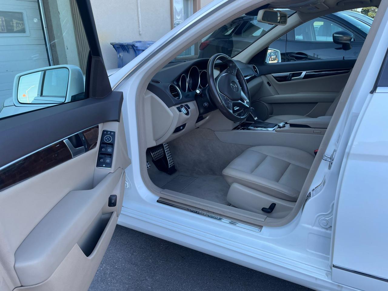 2014 Mercedes-Benz C-Class C 300 4MATIC NAVIGATION SUNROOF NO ACCIDENT CAMERA - Photo #27