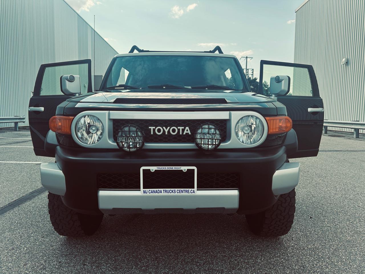 Used 2013 Toyota FJ Cruiser 6 Speed Manual Transmission 4WD for sale in Mississauga, ON