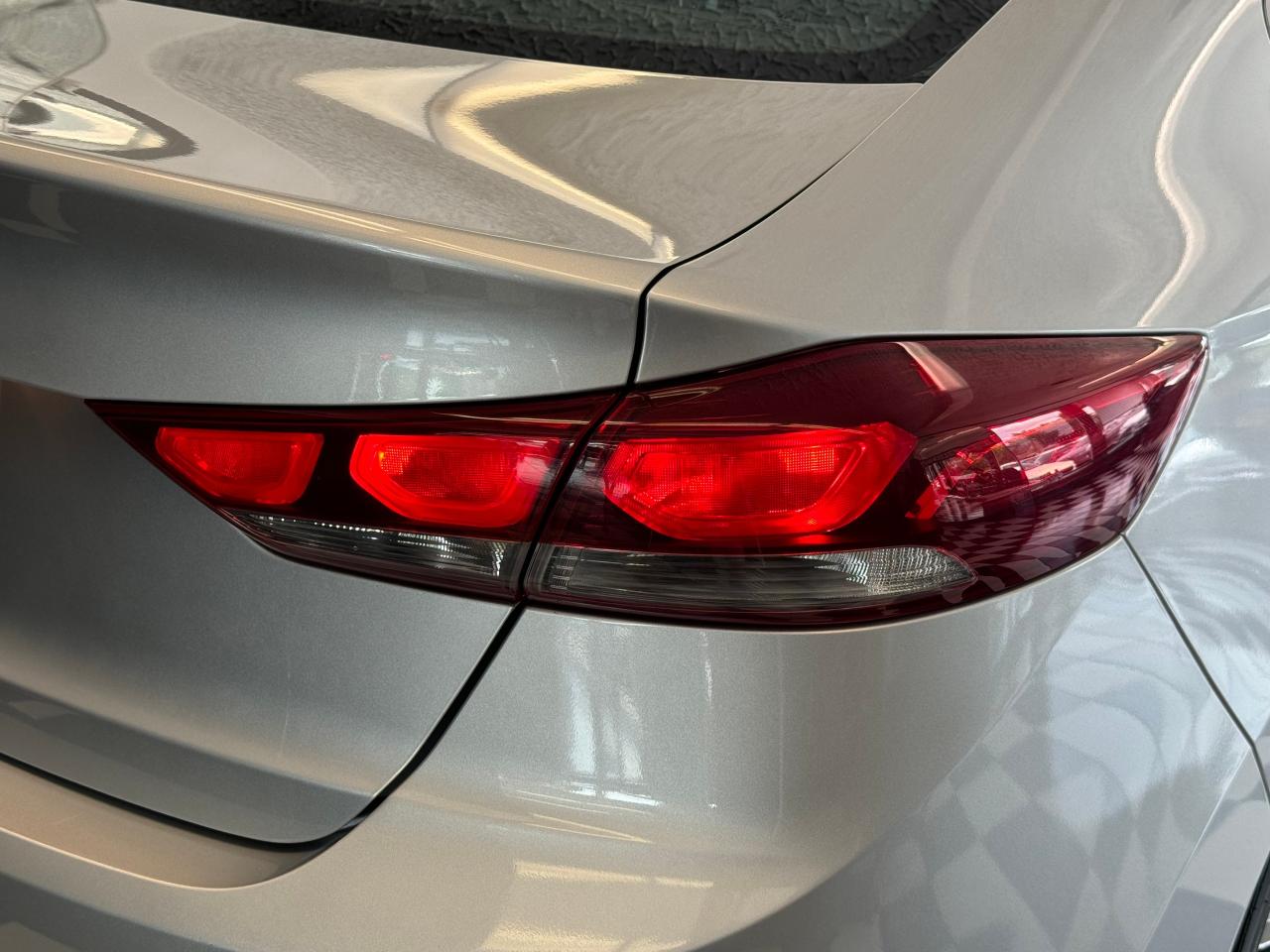 2018 Hyundai Elantra GLS+Adaptive Cruise+Roof+LKA+BSM+CLEAN CARFAX Photo61
