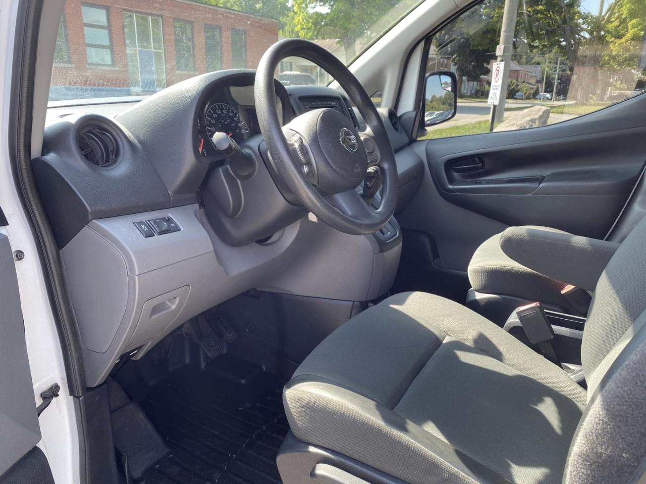 2015 Nissan NV200 SV Photo4