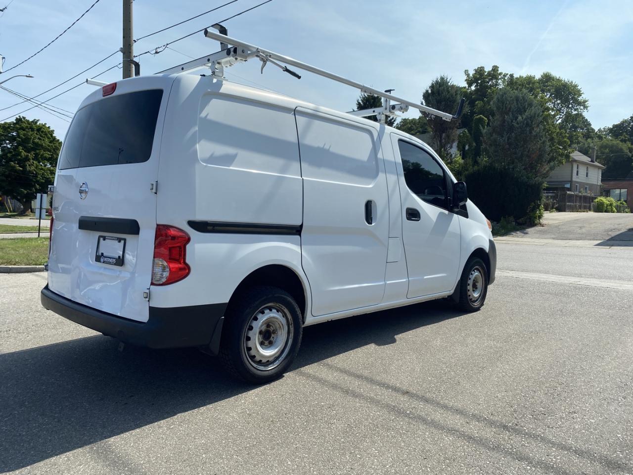 2015 Nissan NV200 SV Photo2