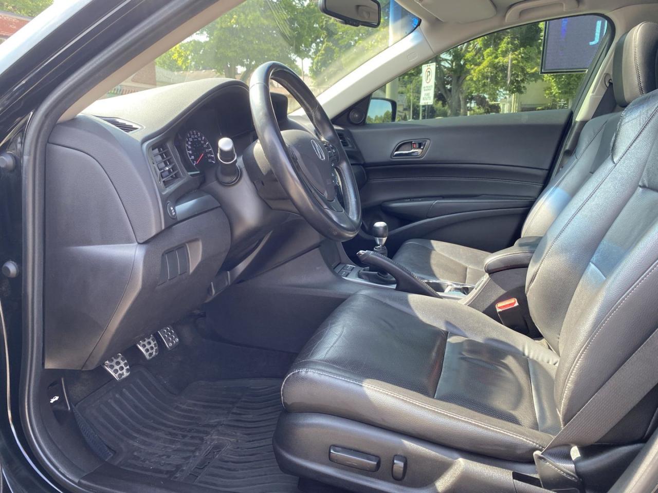 2013 Acura ILX 6-Spd MT w/ Premium Package - Photo #5