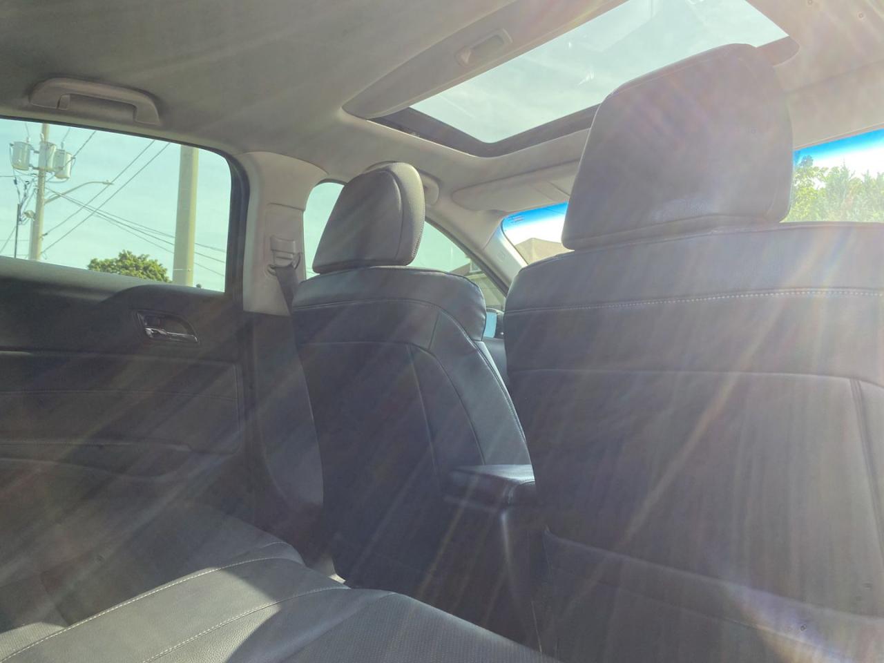 2013 Acura ILX 6-Spd MT w/ Premium Package - Photo #8
