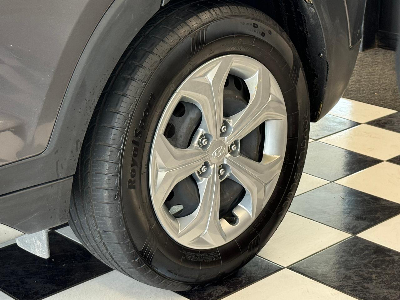 2020 Hyundai Tucson Essential AWD+New Brakes+Lane Keep+BSM+Apple Play - Photo #50