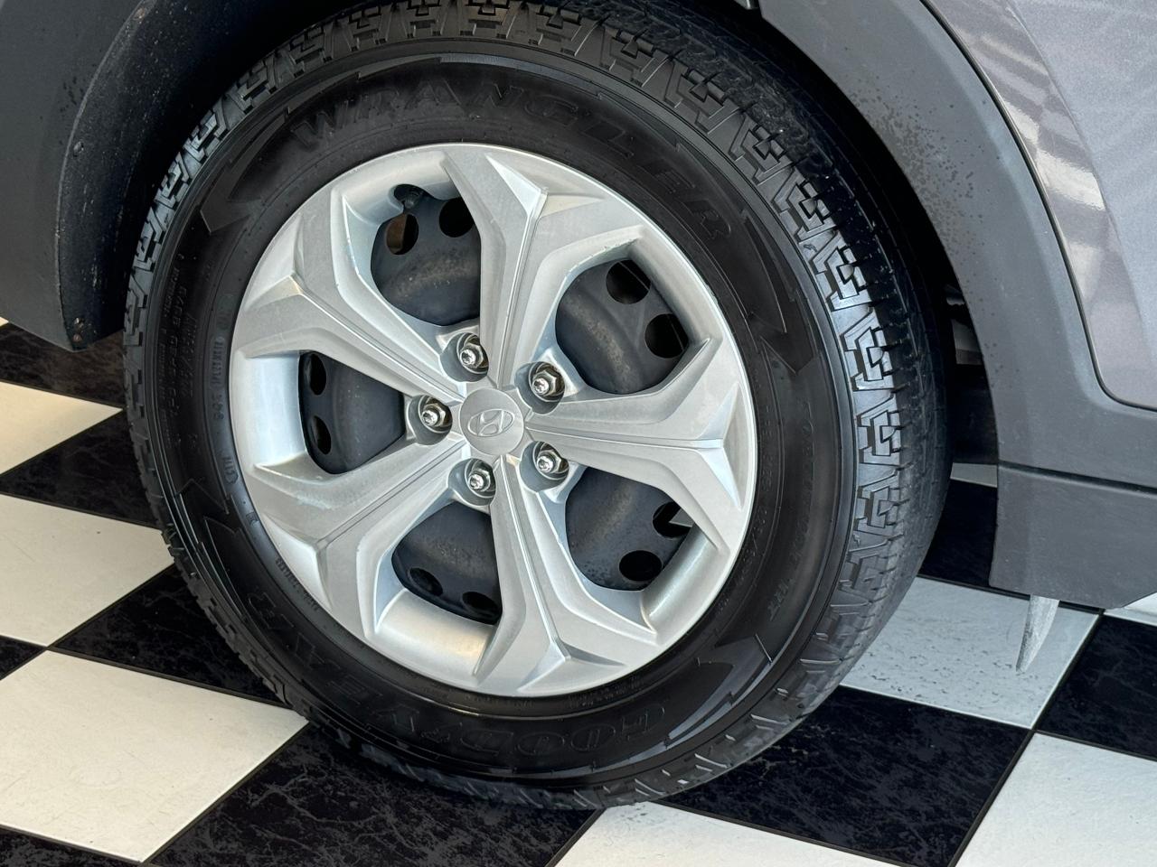 2020 Hyundai Tucson Essential AWD+New Brakes+Lane Keep+BSM+Apple Play - Photo #51