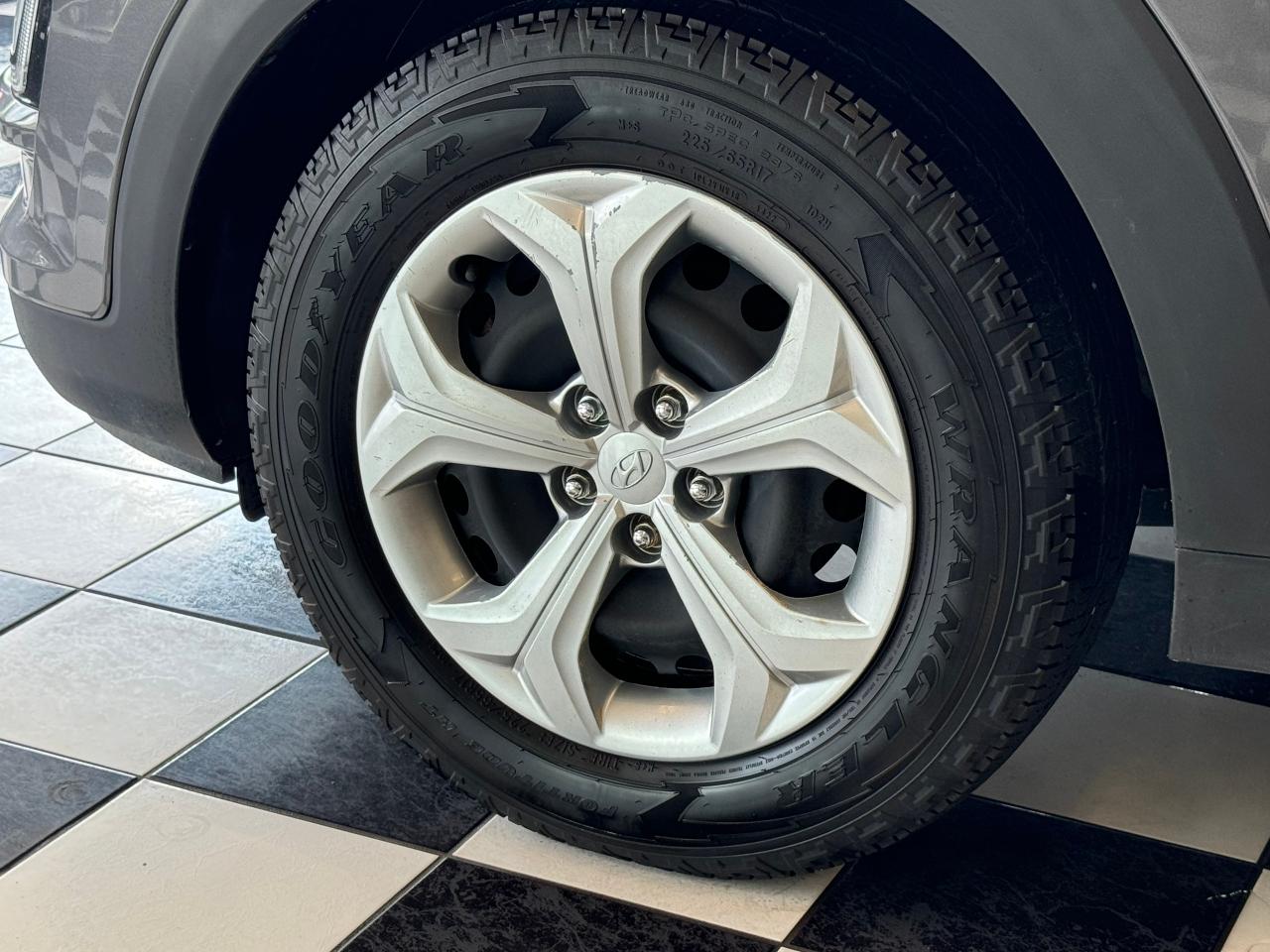 2020 Hyundai Tucson Essential AWD+New Brakes+Lane Keep+BSM+Apple Play - Photo #49