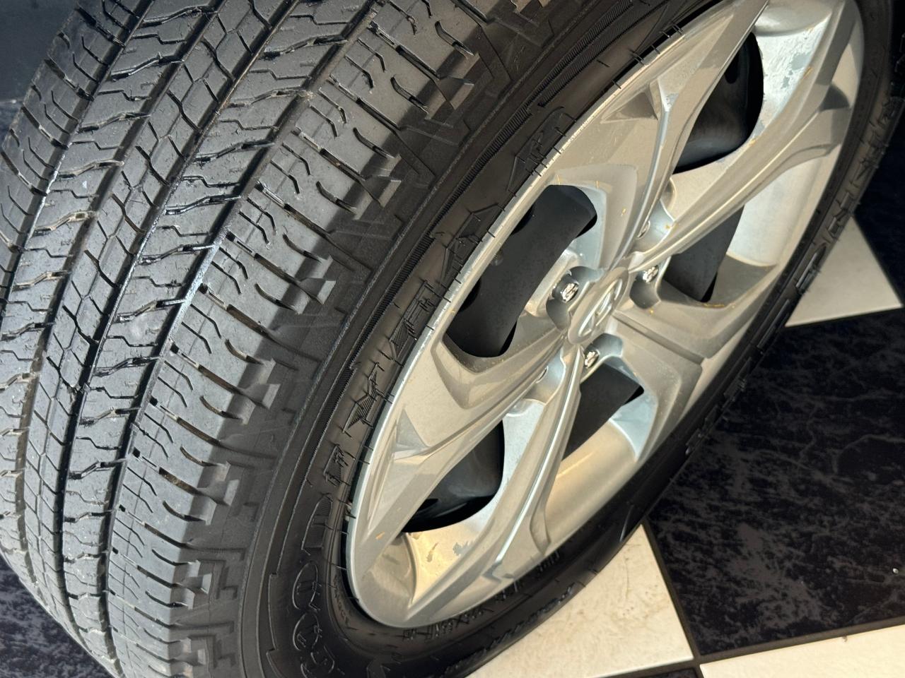 2020 Hyundai Tucson Essential AWD+New Brakes+Lane Keep+BSM+Apple Play - Photo #3