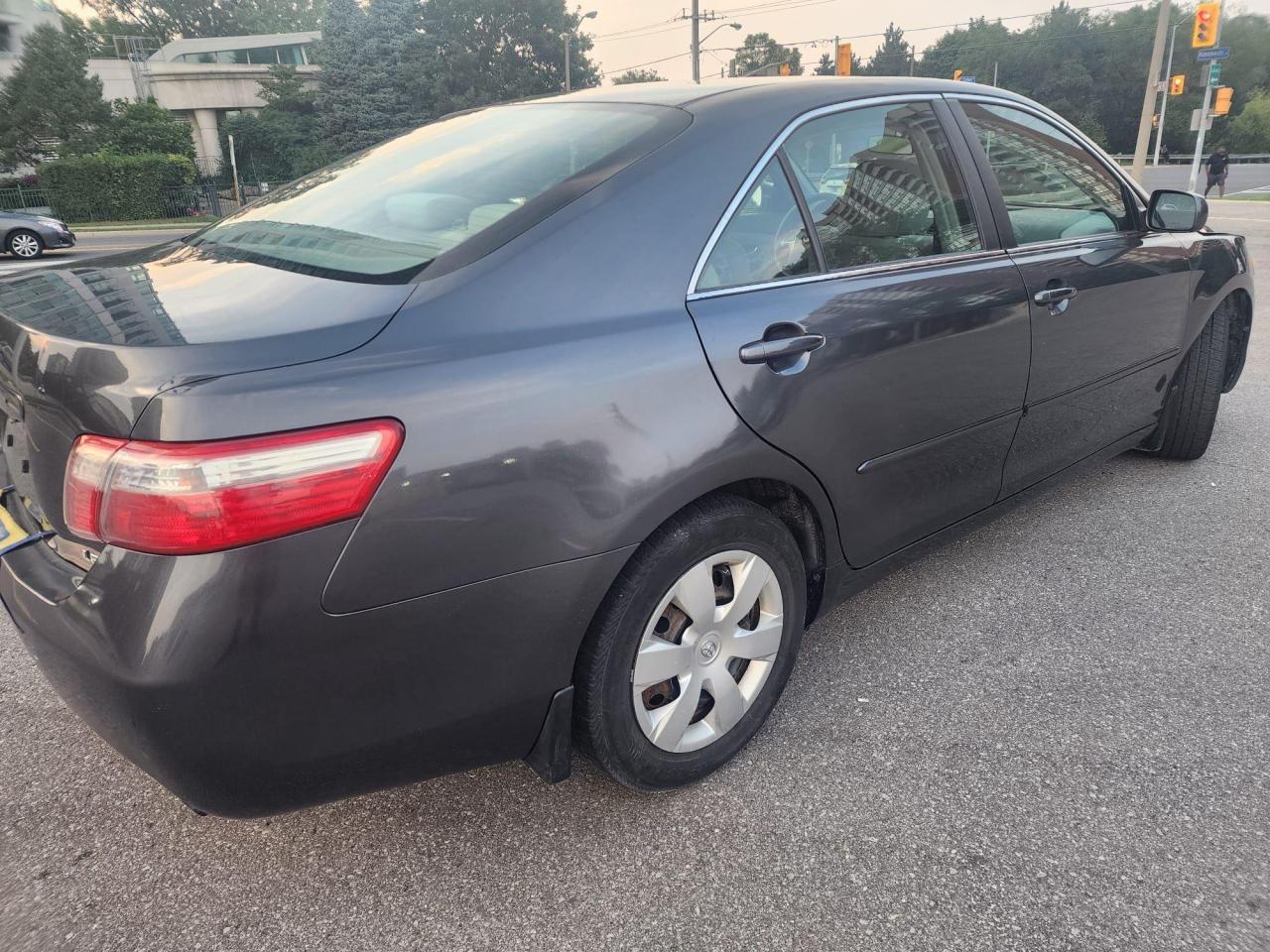 2009 Toyota Camry 4dr Sdn I4 Auto LE Photo2
