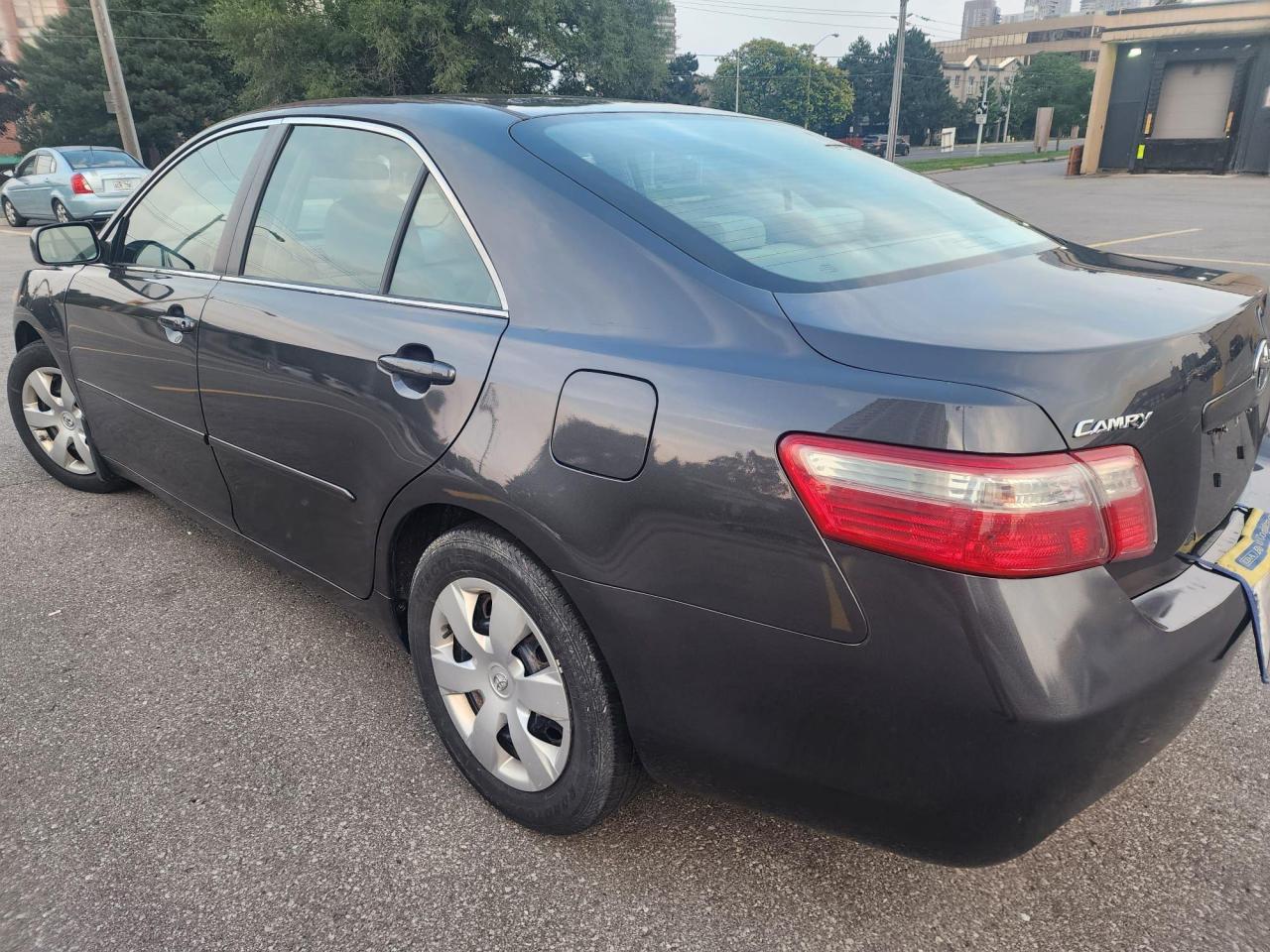 2009 Toyota Camry 4dr Sdn I4 Auto LE - Photo #4