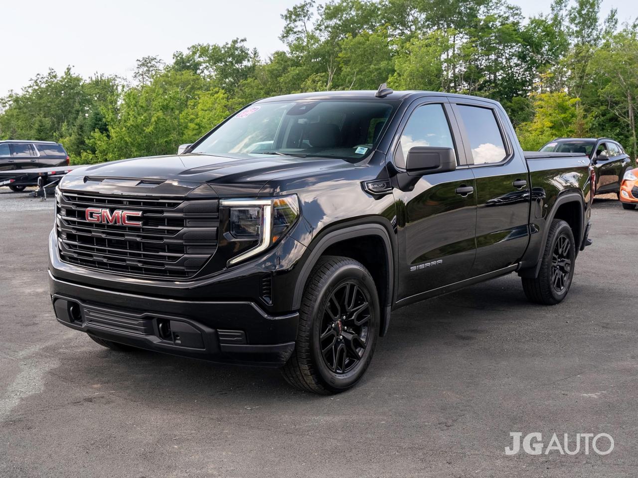 2023 GMC Sierra 1500 4WD Crew Cab 147" Pro