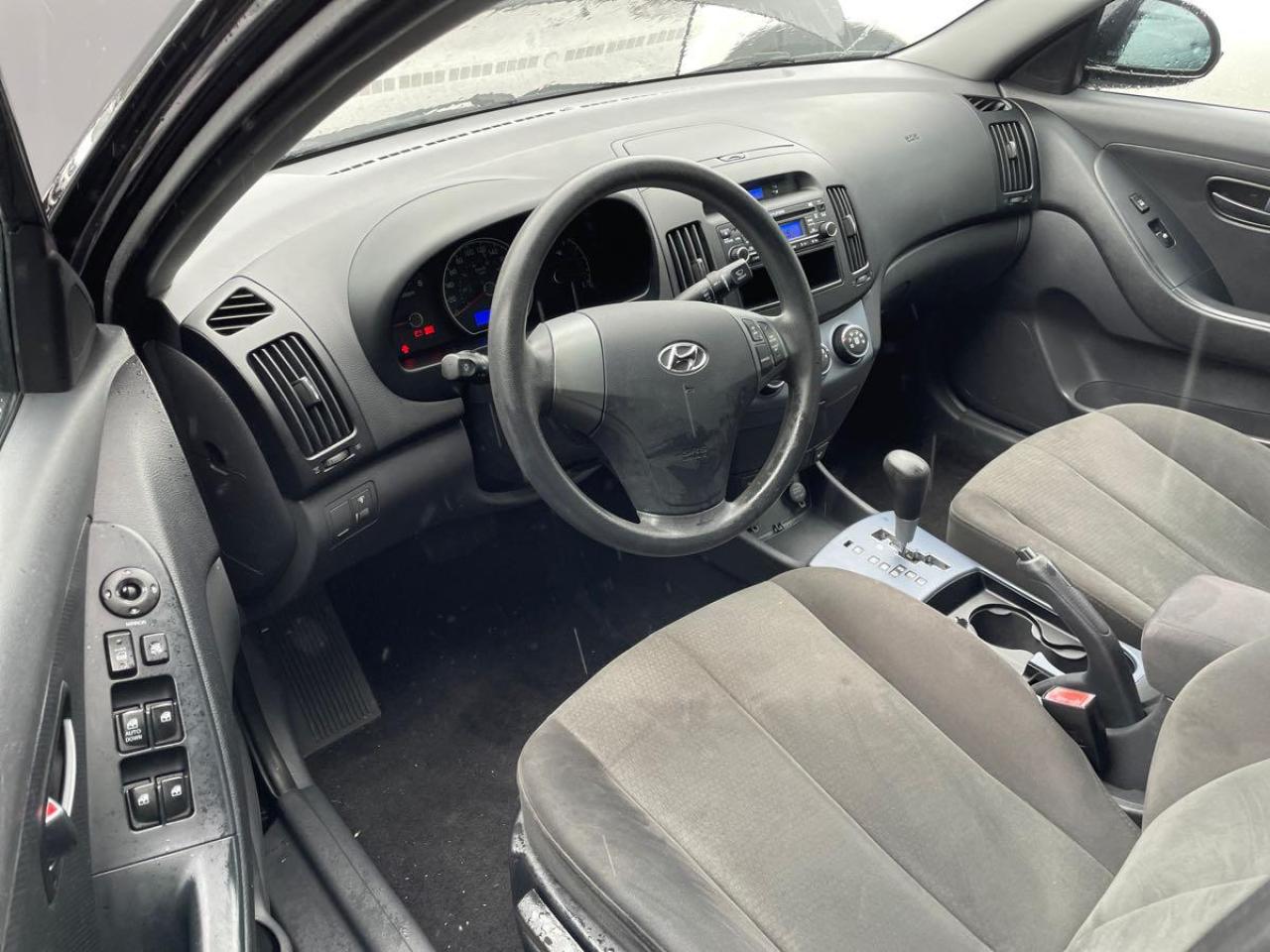 2009 Hyundai Elantra GL - Photo #2