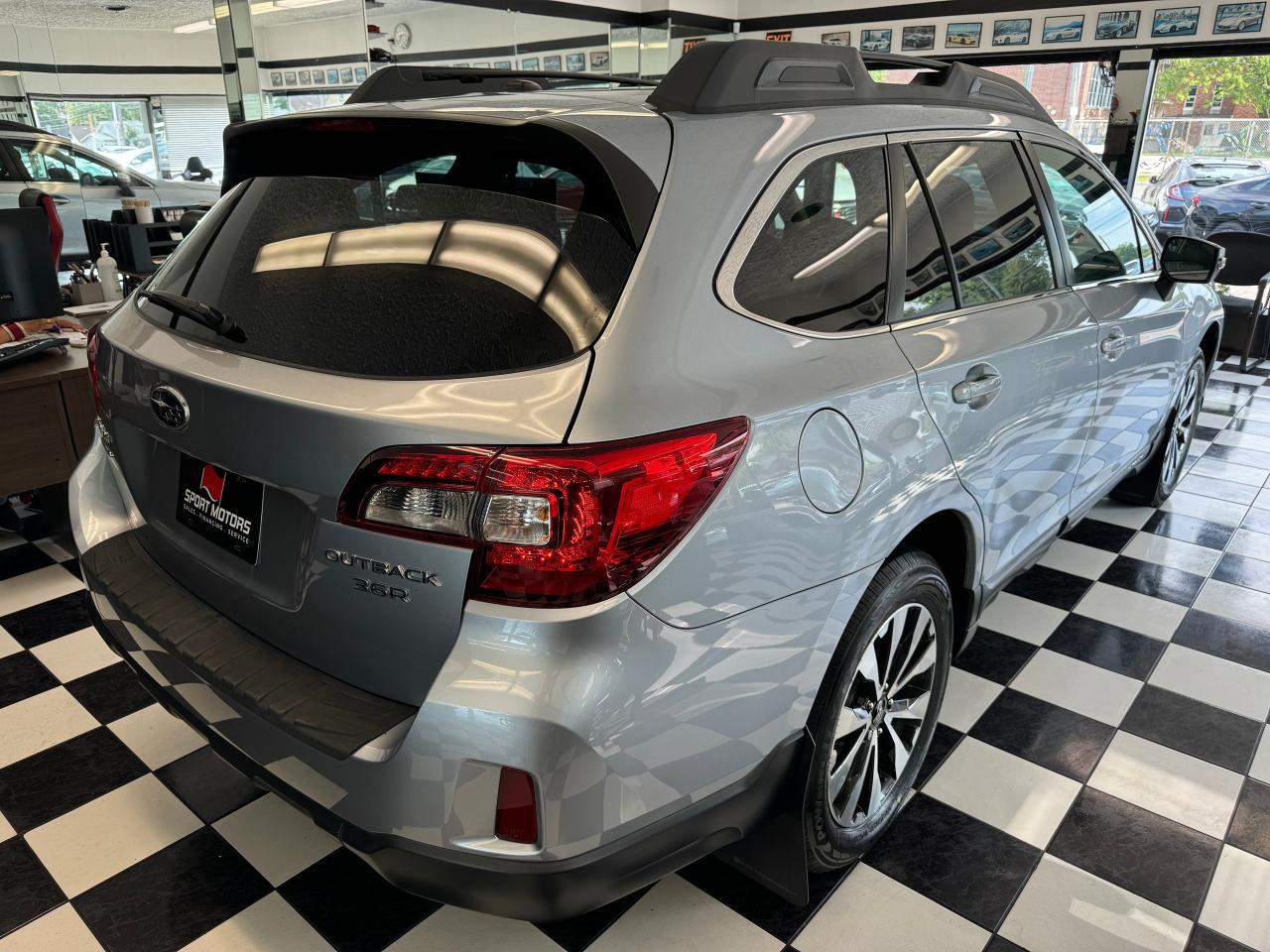 2016 Subaru Outback 3.6R AWD LIMITED W/Eye Sight+NewTires+AccidentFree - Photo #11