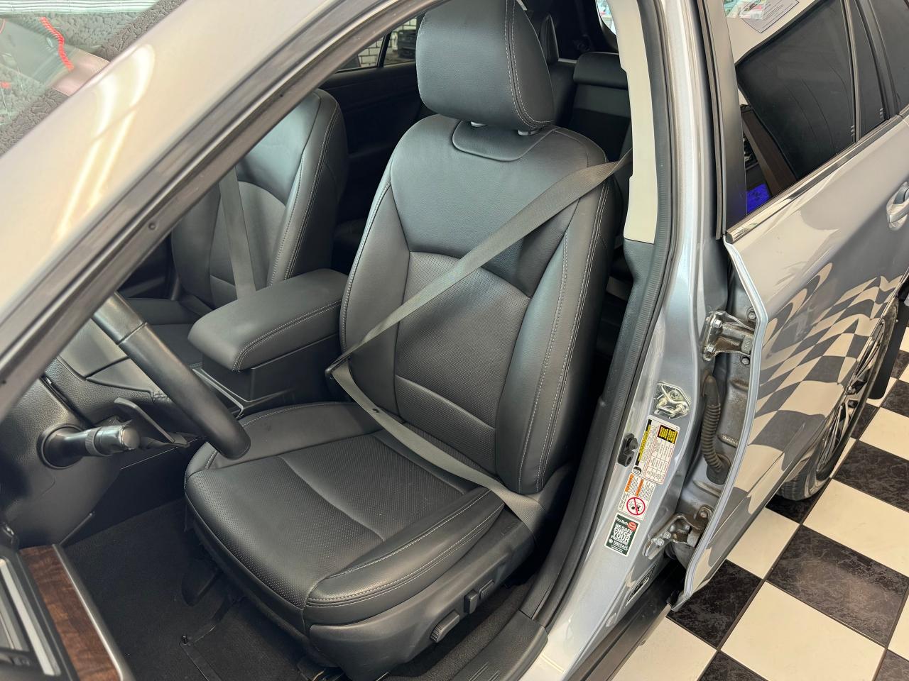 2016 Subaru Outback 3.6R AWD LIMITED W/Eye Sight+NewTires+AccidentFree - Photo #24