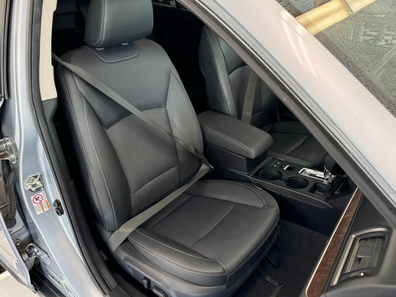 2016 Subaru Outback 3.6R AWD LIMITED W/Eye Sight+NewTires+AccidentFree - Photo #27