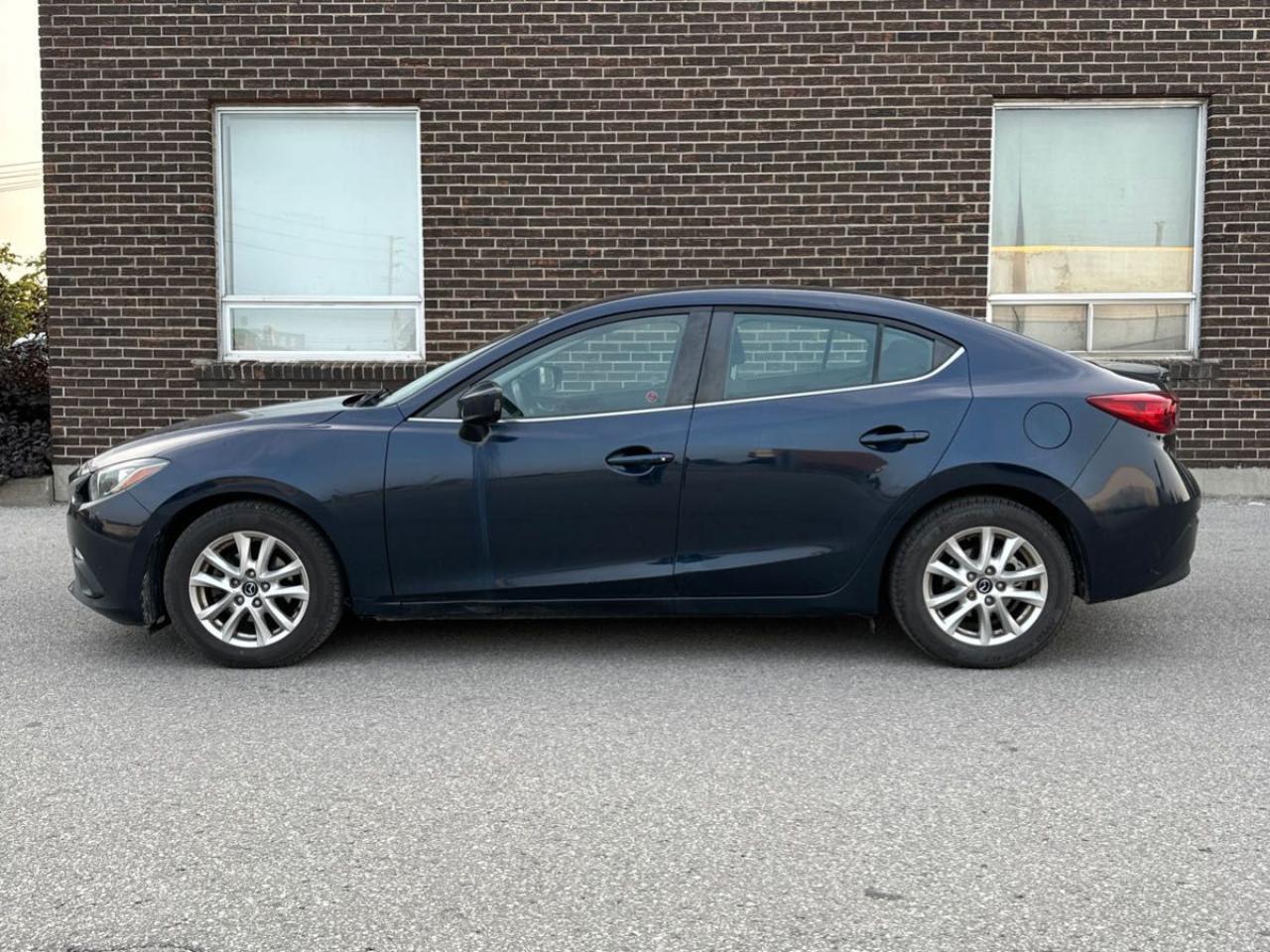 2015 Mazda MAZDA3 GS Photo2