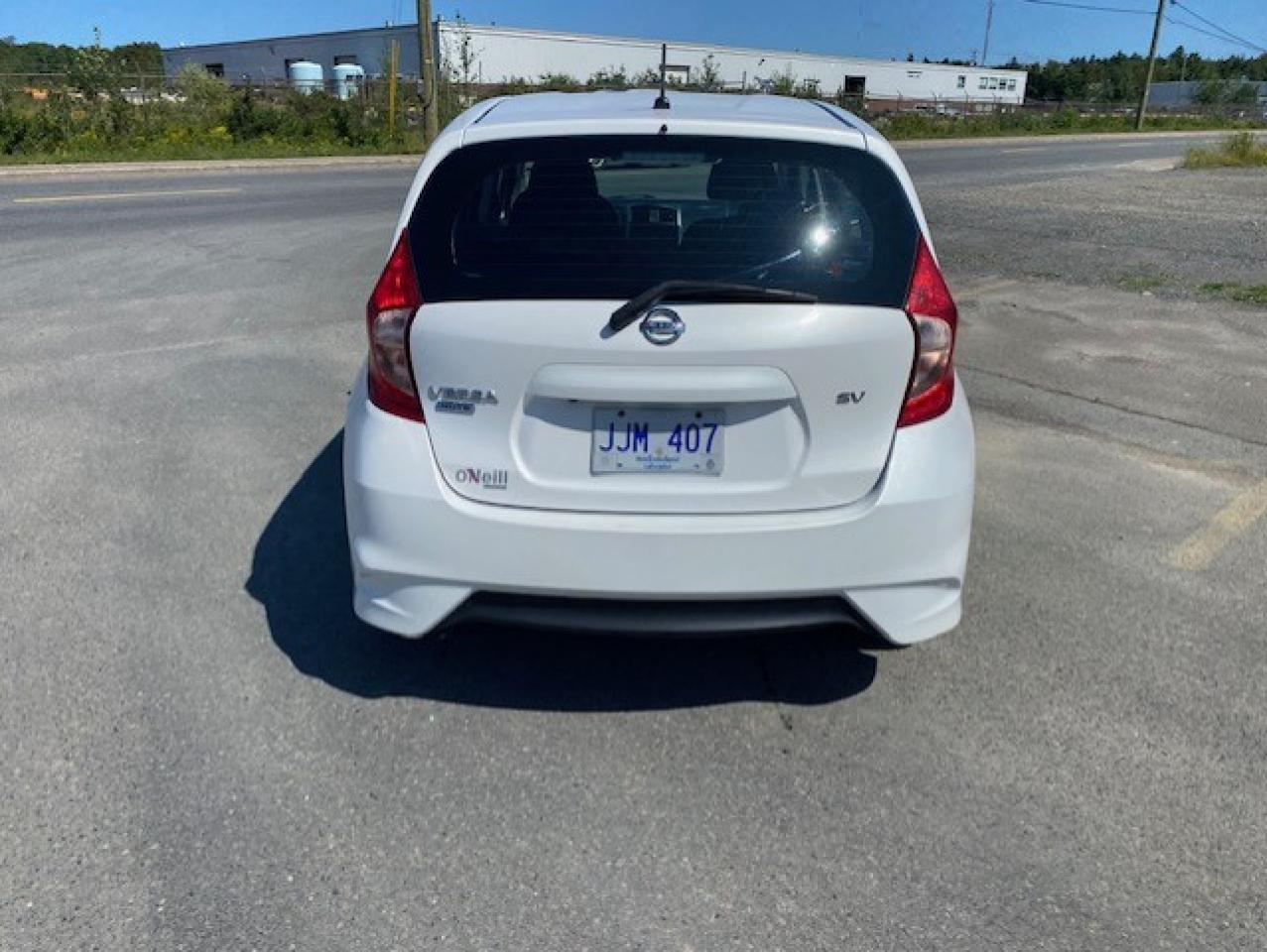 2018 Nissan Versa Note SV FWD - Photo #5