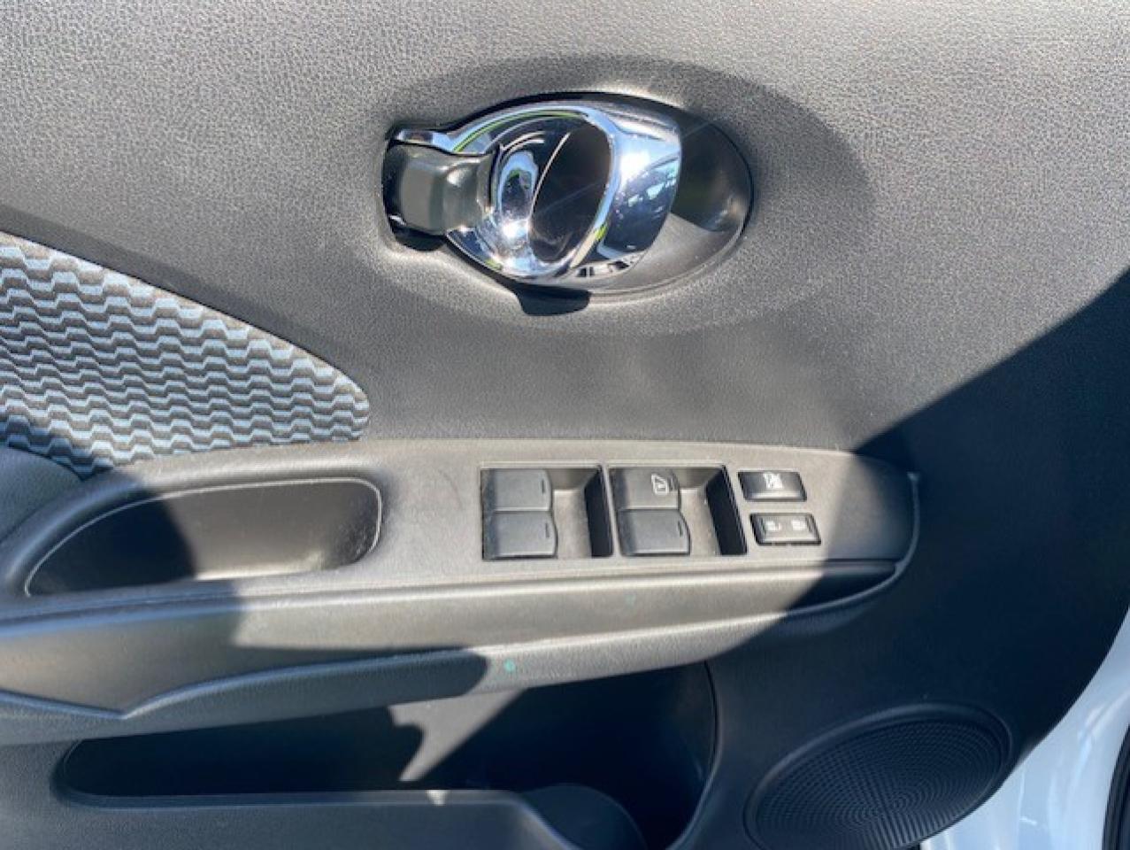 2018 Nissan Versa Note SV FWD - Photo #9