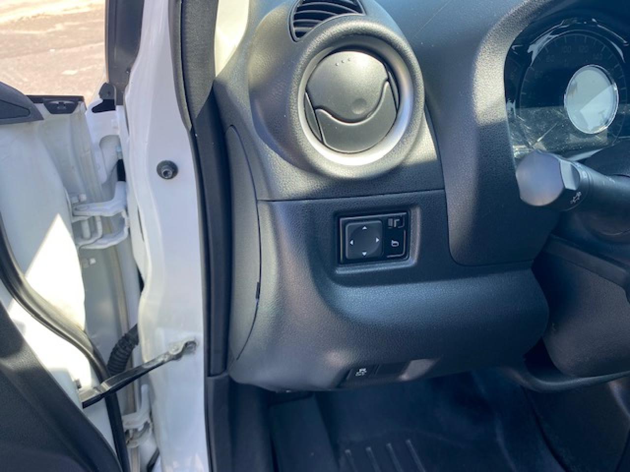 2018 Nissan Versa Note SV FWD - Photo #8