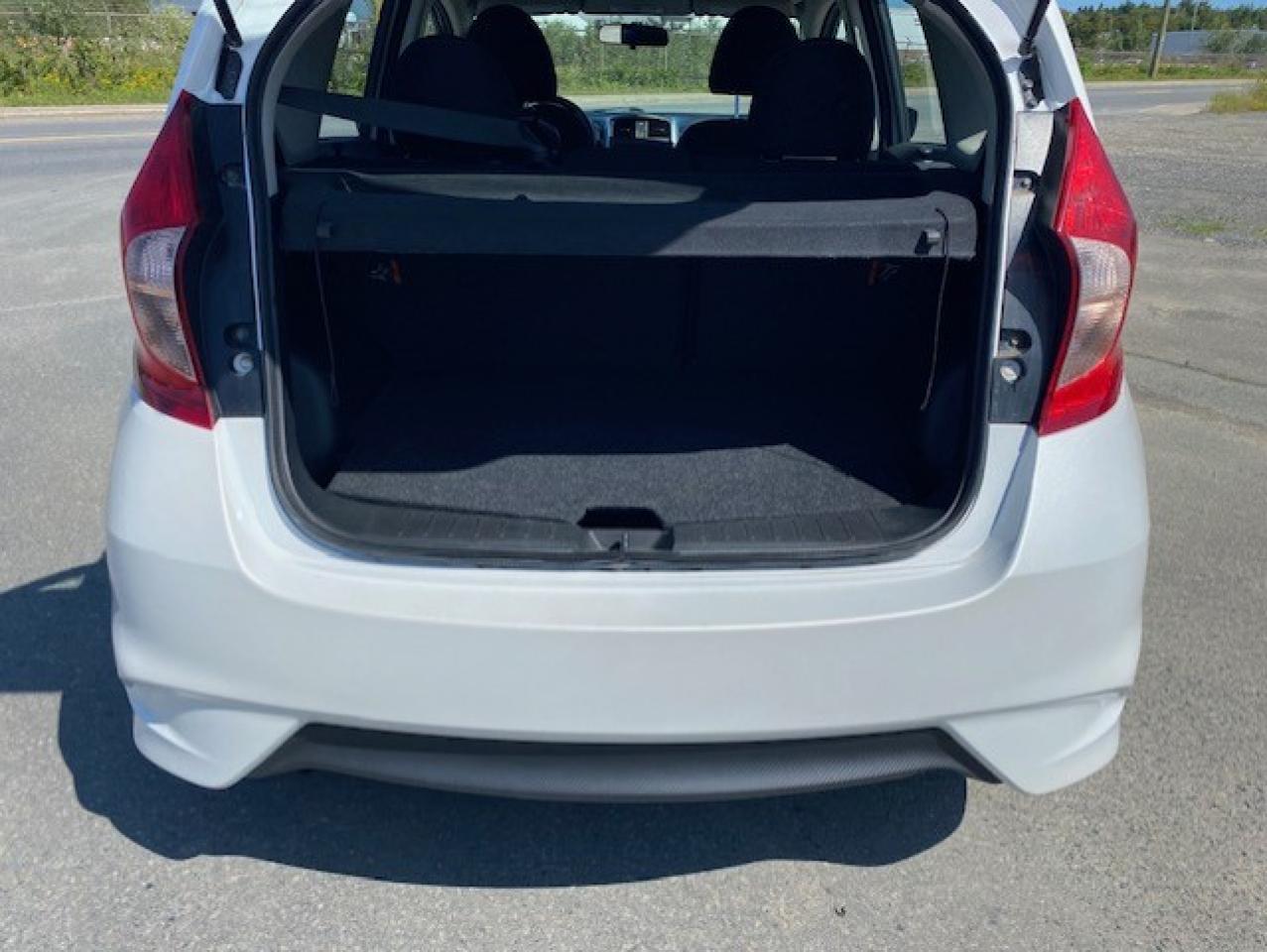 2018 Nissan Versa Note SV FWD - Photo #11