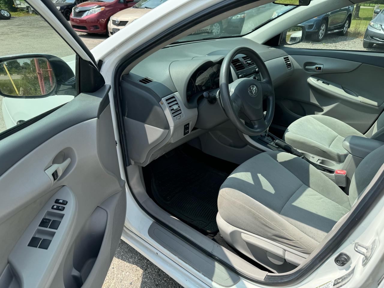 2009 Toyota Corolla CE - Photo #11
