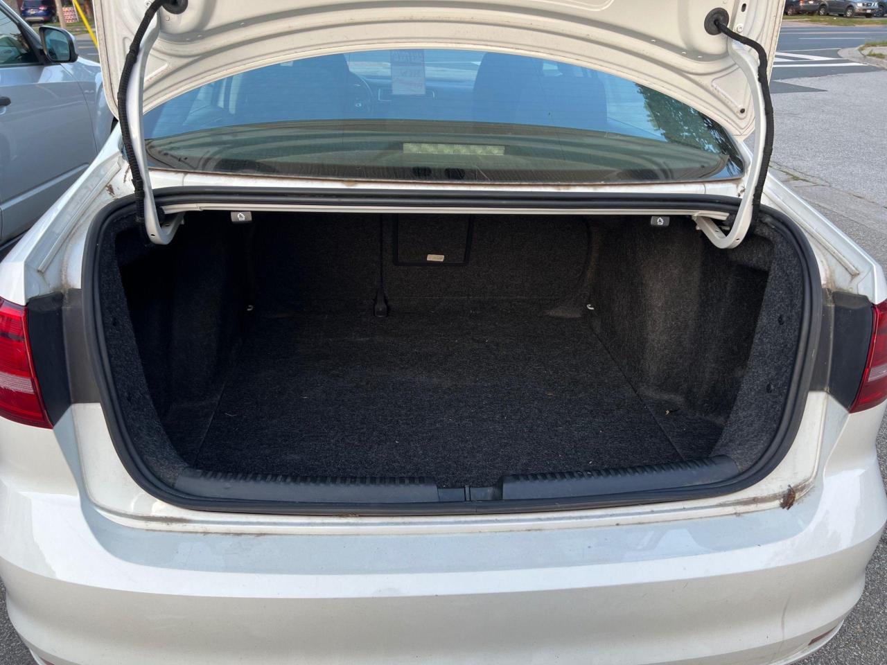 2015 Volkswagen Jetta 4dr 1.8 TSI Auto - Photo #2