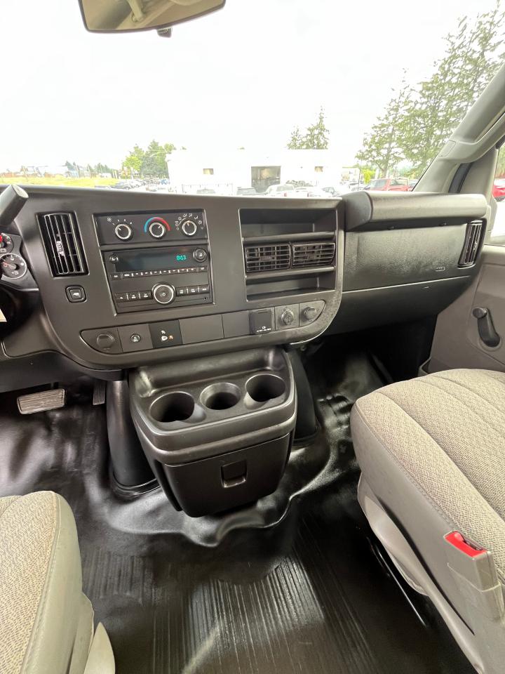 2018 GMC Savana 3500 VAN 177" - Photo #5