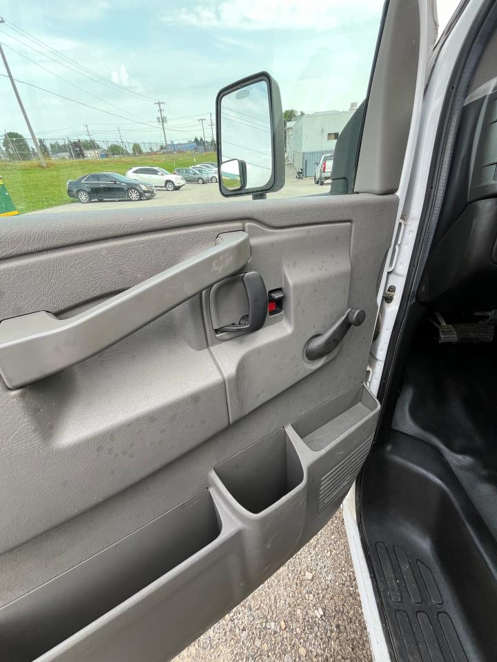 2018 GMC Savana 3500 VAN 177" - Photo #3