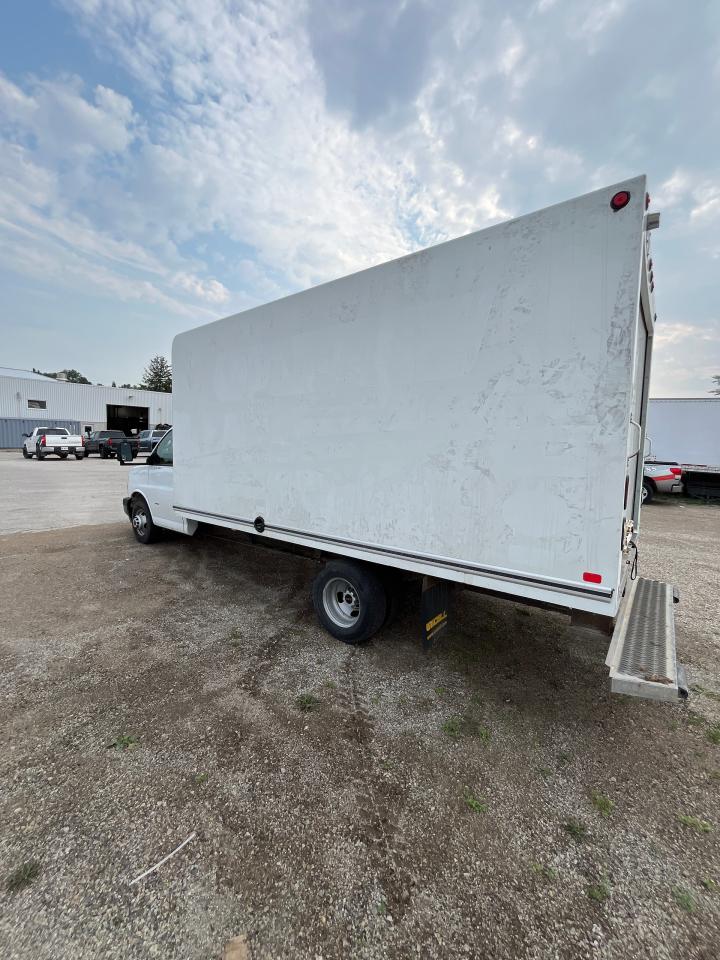2018 GMC Savana 3500 VAN 177" - Photo #11