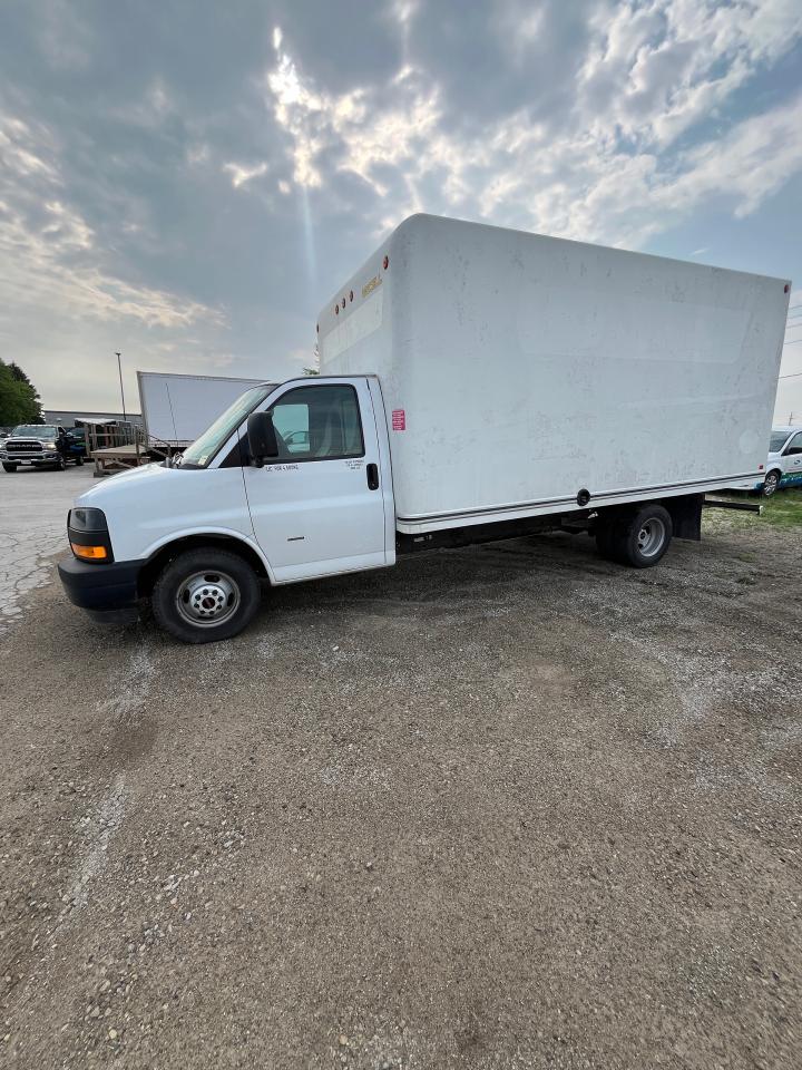 2018 GMC Savana 3500 VAN 177" - Photo #6