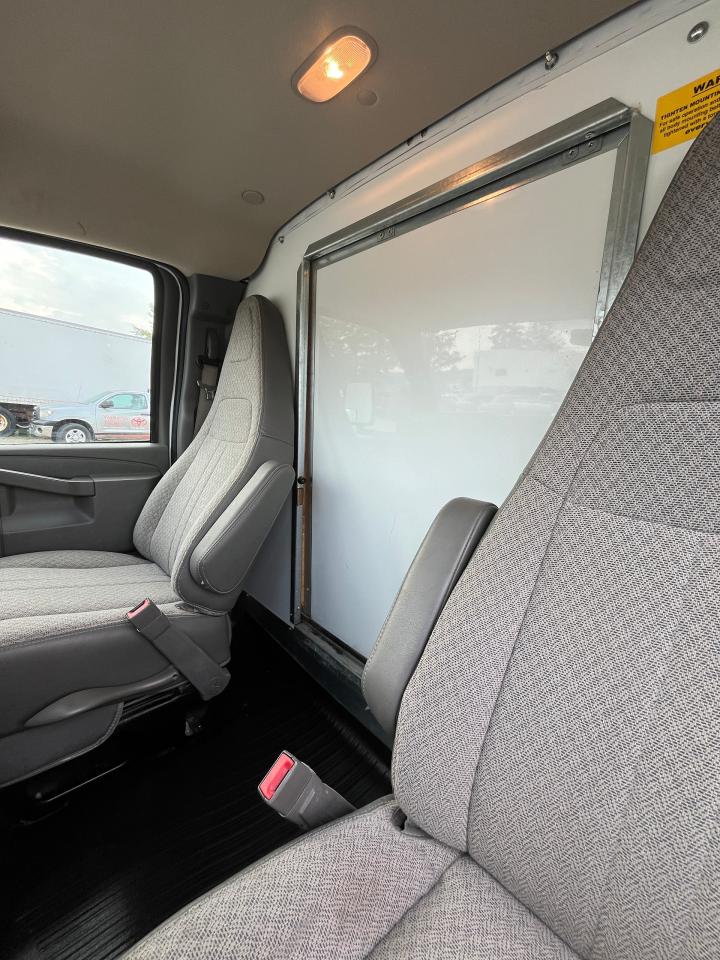 2018 GMC Savana 3500 VAN 177" - Photo #4