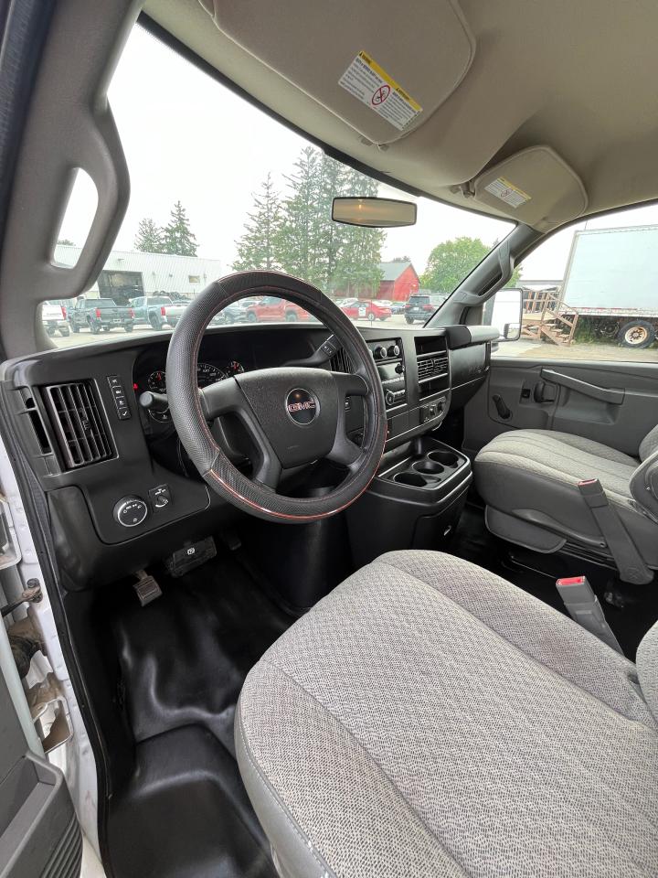 2018 GMC Savana 3500 VAN 177" - Photo #2