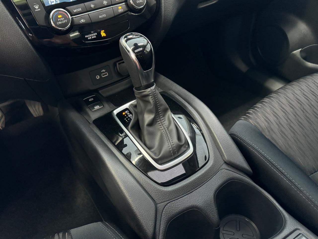 2019 Nissan Rogue SV TECH+Roof+GPS+Adaptive Cruise+LKA+CLEAN CARFAX - Photo #40