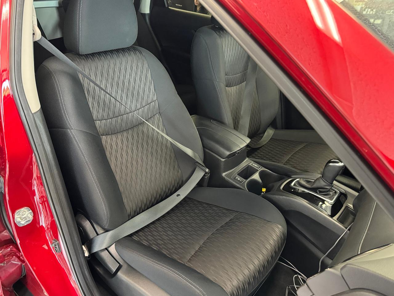 2019 Nissan Rogue SV TECH+Roof+GPS+Adaptive Cruise+LKA+CLEAN CARFAX - Photo #25