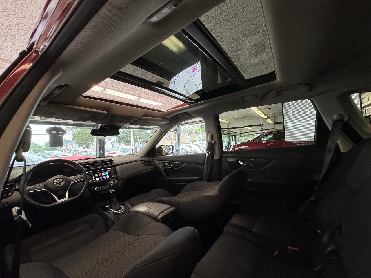 2019 Nissan Rogue SV TECH+Roof+GPS+Adaptive Cruise+LKA+CLEAN CARFAX - Photo #3
