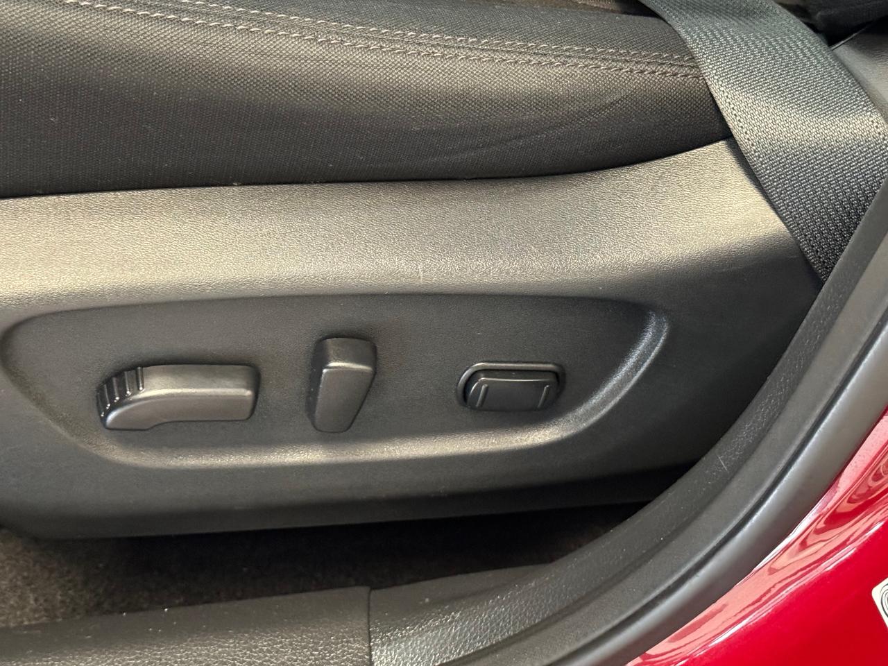 2019 Nissan Rogue SV TECH+Roof+GPS+Adaptive Cruise+LKA+CLEAN CARFAX Photo48