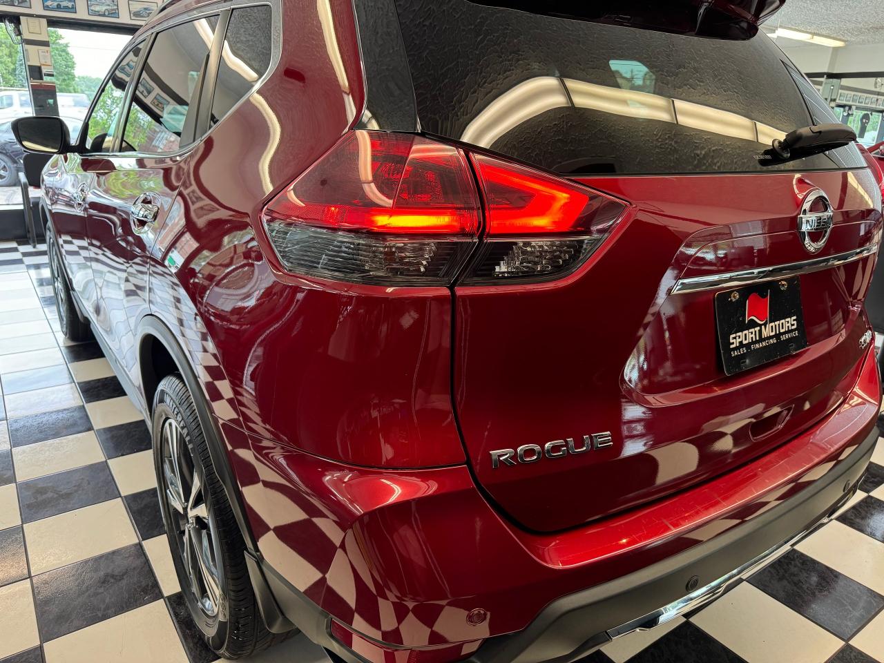 2019 Nissan Rogue SV TECH+Roof+GPS+Adaptive Cruise+LKA+CLEAN CARFAX Photo44