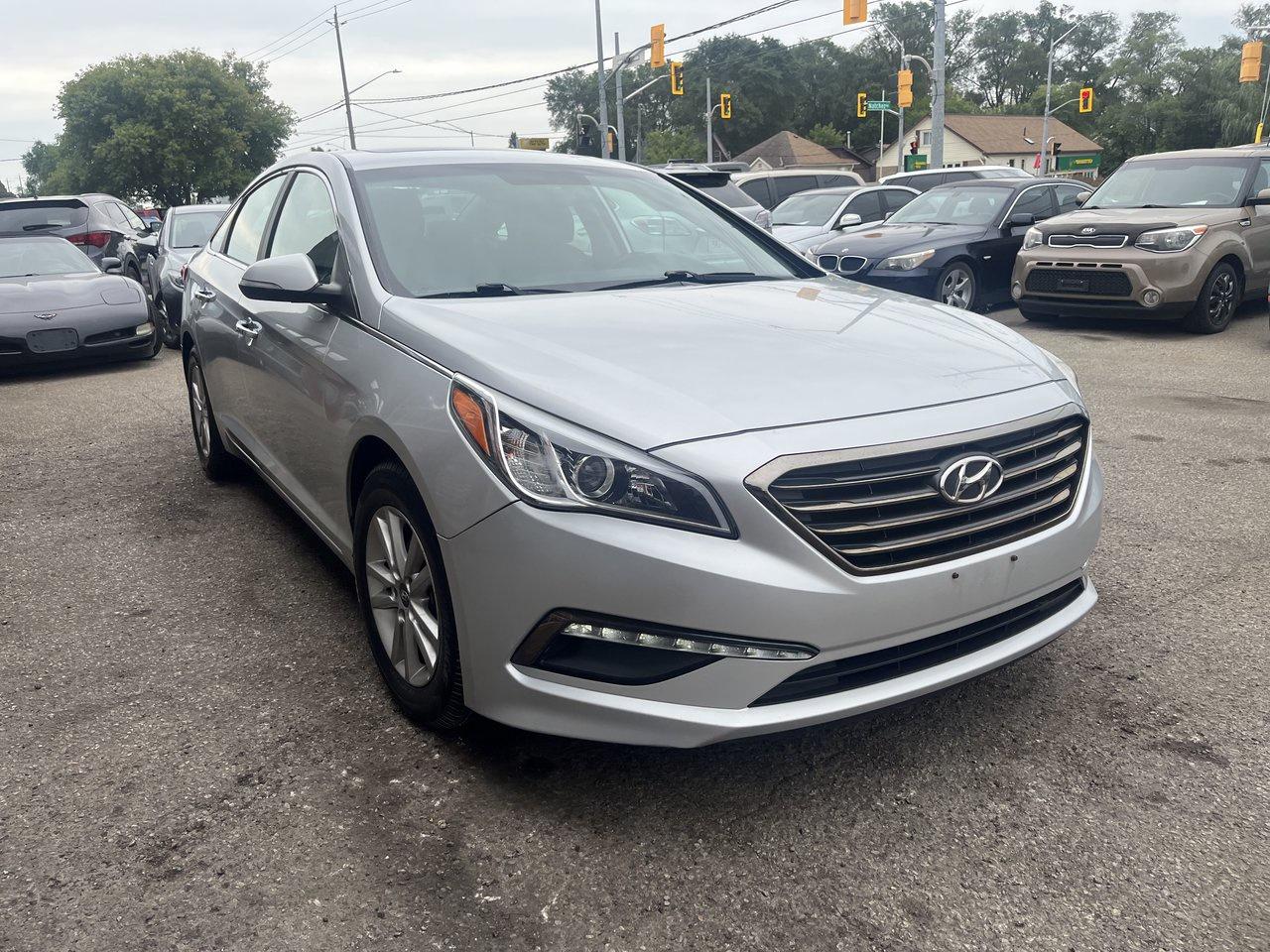 2016 Hyundai Sonata 2.4L GLS Photo2