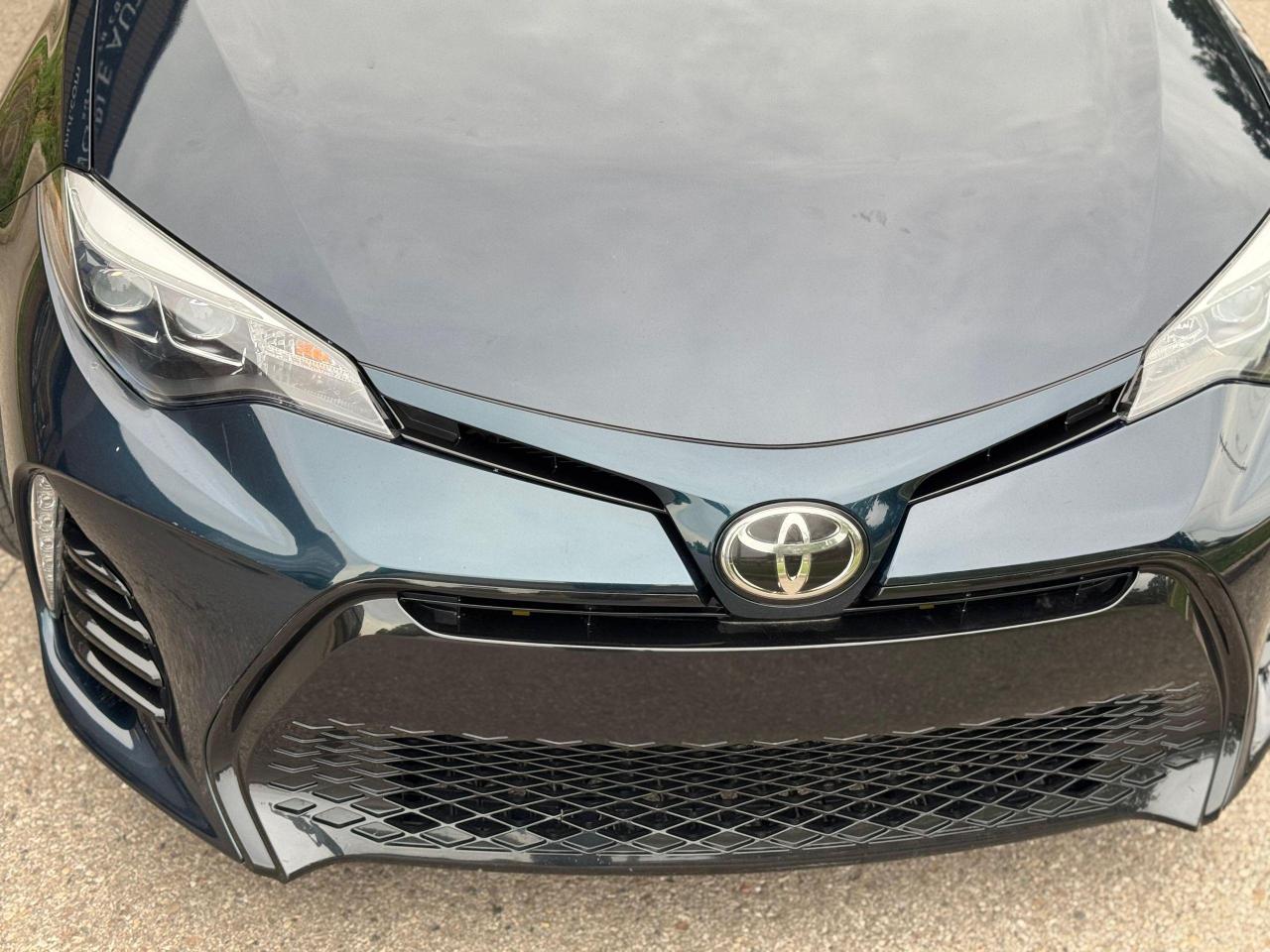 2017 Toyota Corolla SE Photo2