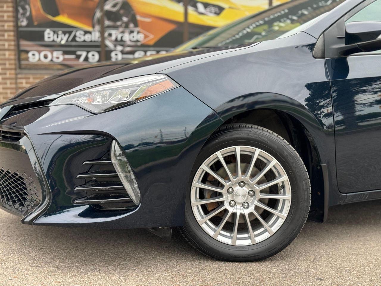 2017 Toyota Corolla SE Photo3