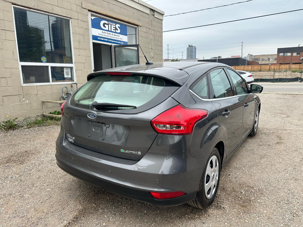 2017 Ford Focus 5dr HB - Photo #4