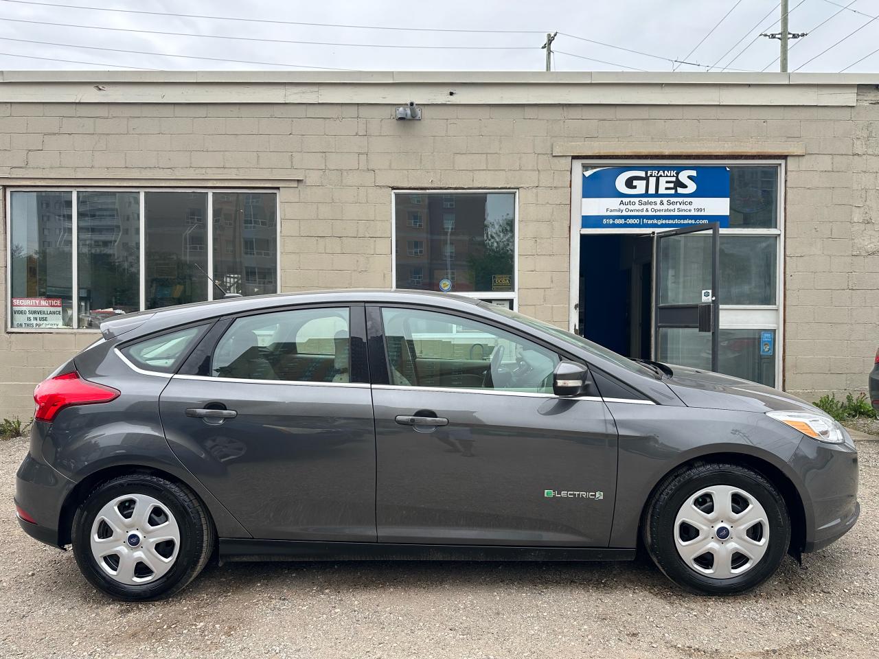 2017 Ford Focus 5dr HB - Photo #2