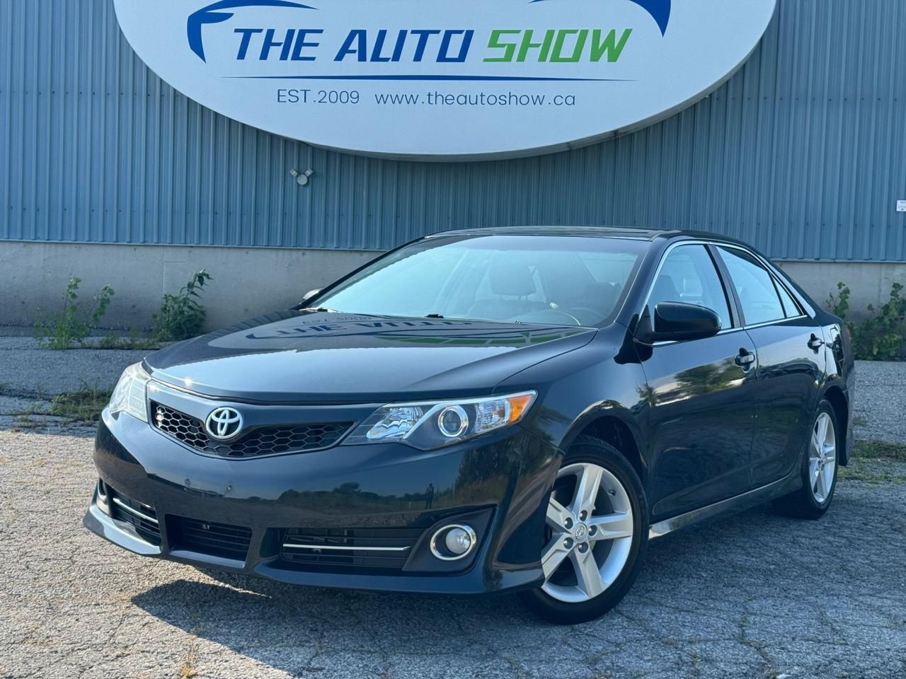 Used 2014 Toyota Camry SE / ALLOYS / PADDLE SHIFTERS / LEATHER for sale in Trenton, ON