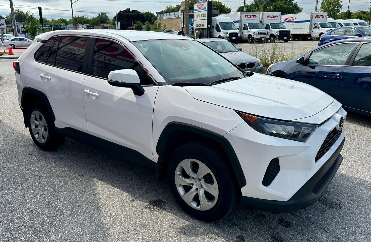 2022 Toyota RAV4 LE AWD Photo3