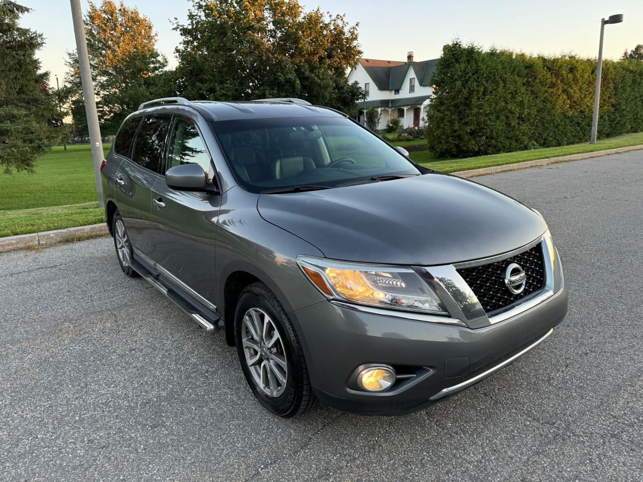 2015 Nissan Pathfinder SL - Photo #2
