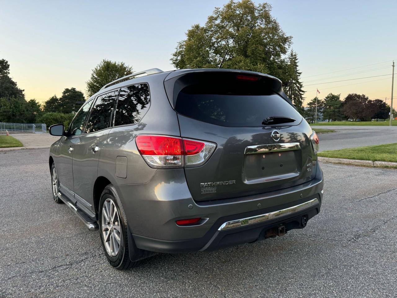 2015 Nissan Pathfinder SL - Photo #4
