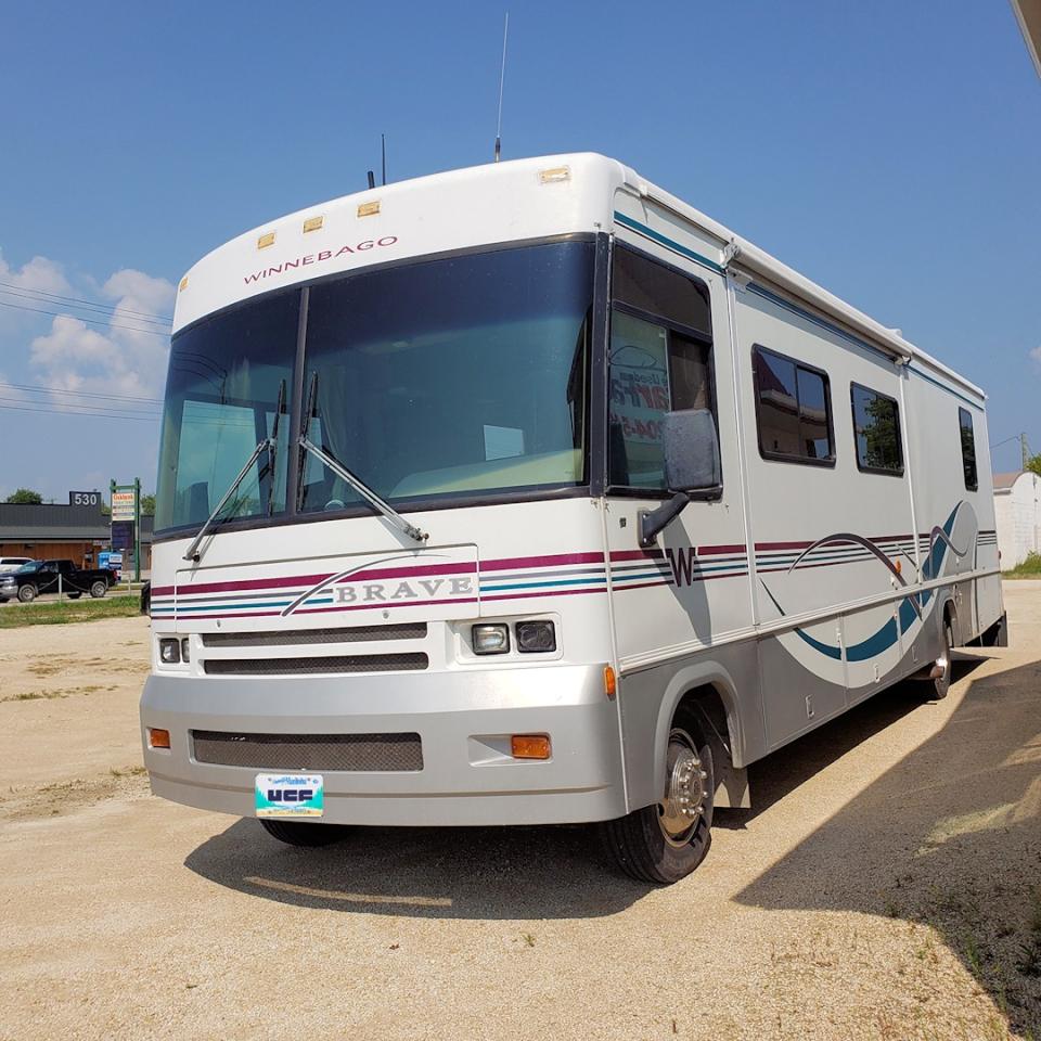 Used 1999 Winnebago ADVENTURER BRAVE for sale in Oakbank, MB